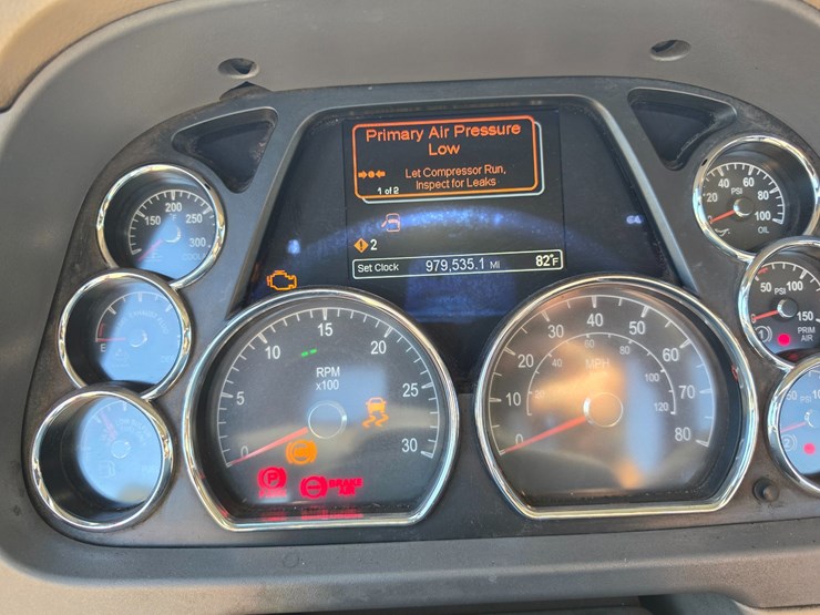2014-peterbilt-579-image-53