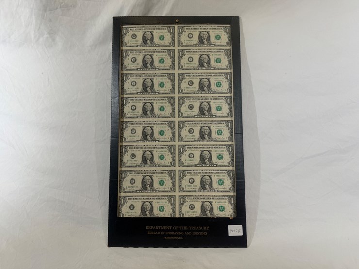 #40128-•-1/2-sheet-uncirculated-1981-dollar-bills-image-3