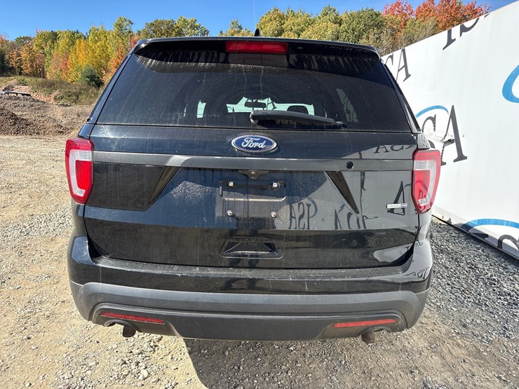 2017-ford-explorer-image-4