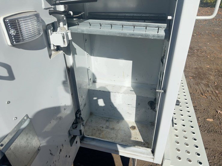 2019-utility-van-image-16