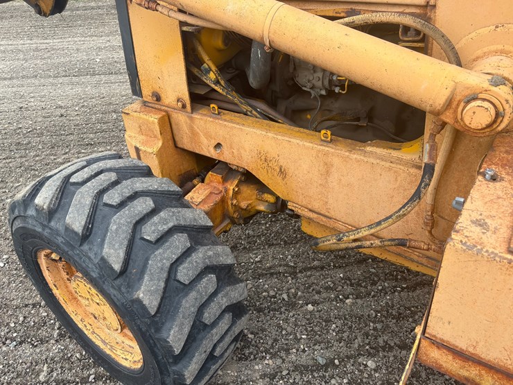 2013-john-deere-410-image-12
