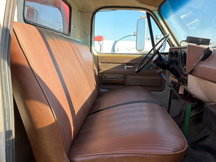 1975-single-axle-366-4+2,-box-&-hoist,-starts,-runs,-operates-as-it-should-image-31