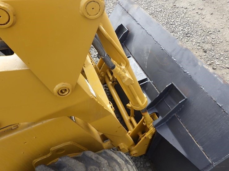 toyota-sdk8-skid-steer-loader-image-23