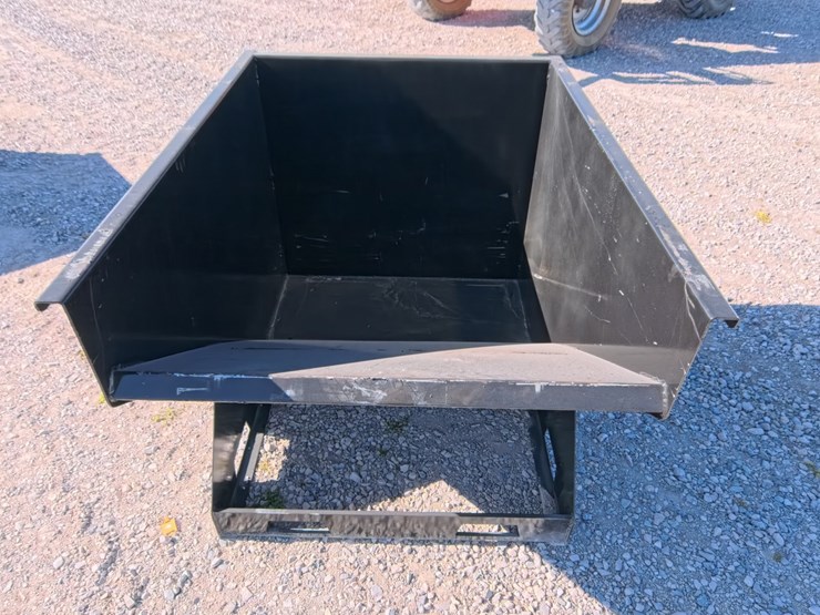#3032-•-new-2-yard-skid-steer-trash-hopper-image-3