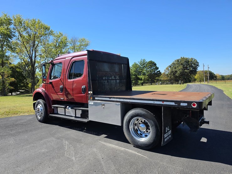 2007-freightliner-m2-106-image-8