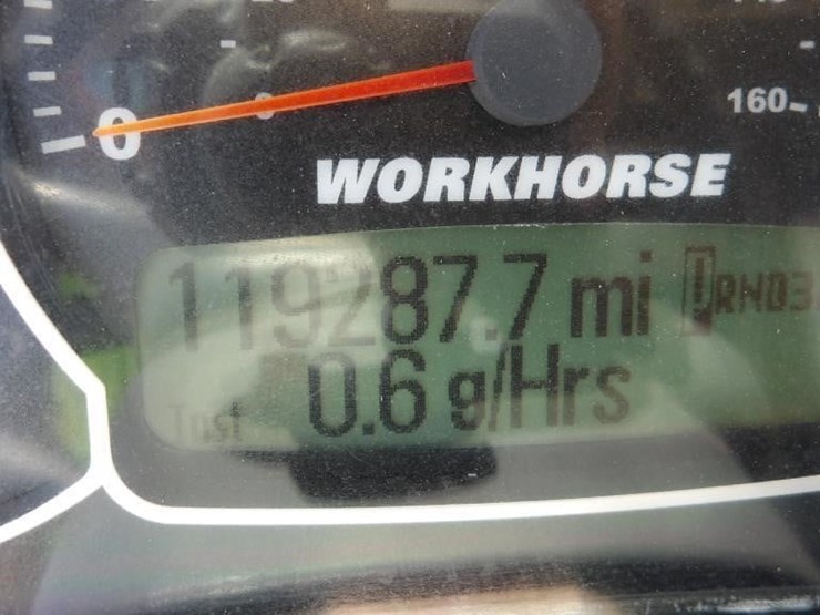 2002-workhorse-w62-image-22