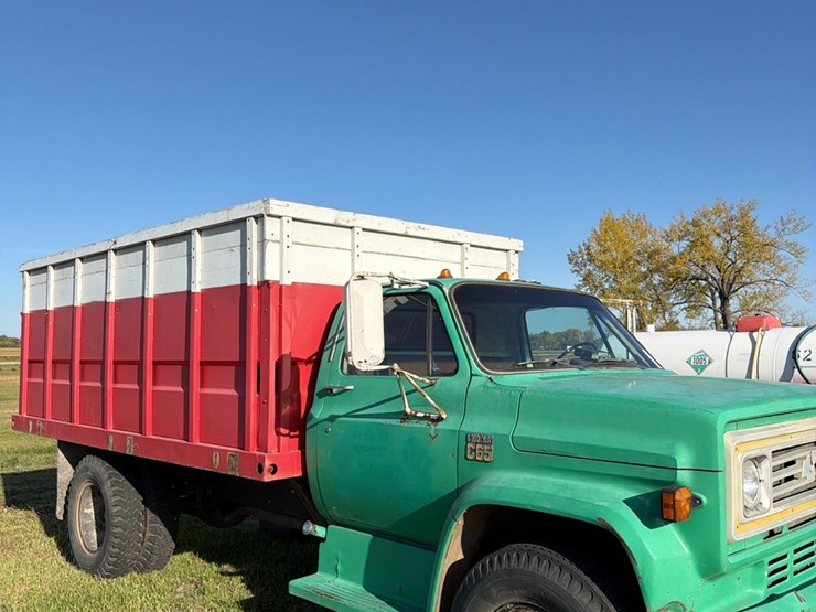 1975-single-axle-366-4+2,-box-&-hoist,-starts,-runs,-operates-as-it-should-image-23