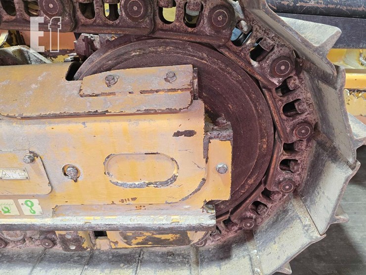 2022-caterpillar-d1-image-31