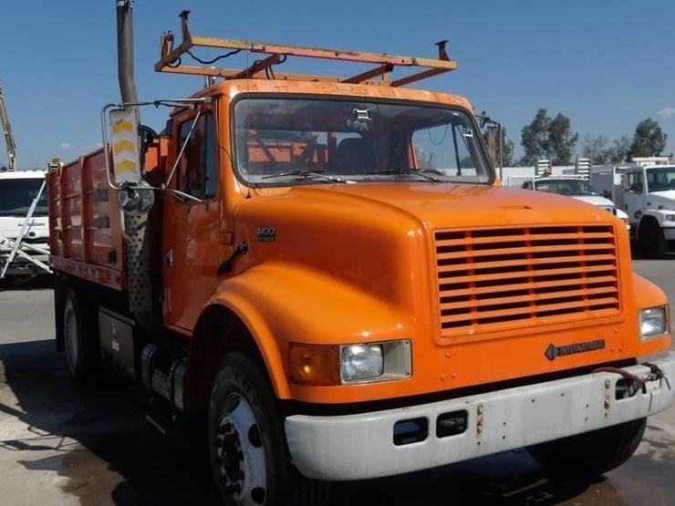 2001-international-4900-image-2