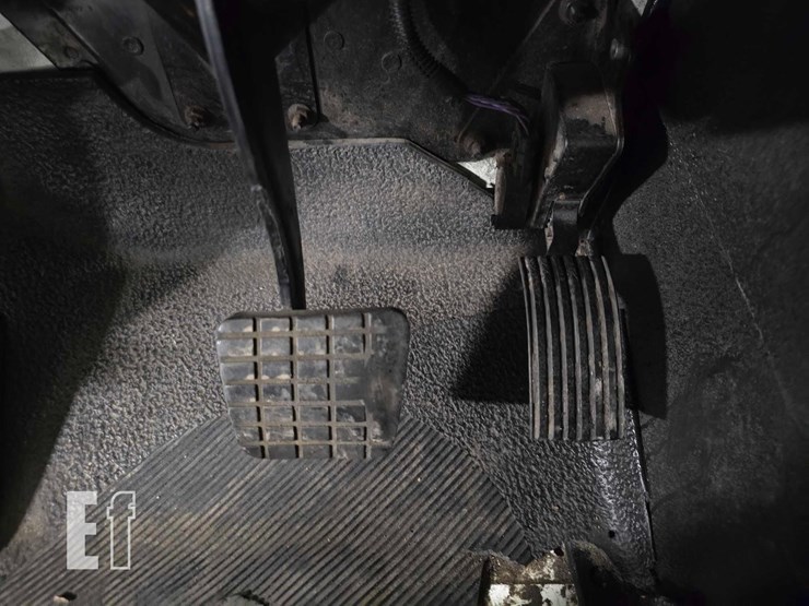 2011-international-durastar-4300-image-16