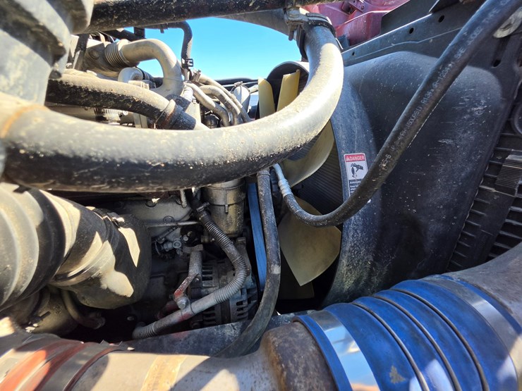 2007-freightliner-m2-106-image-40