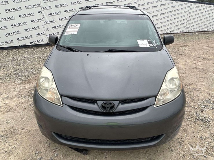 2007-toyota-sienna-image-28