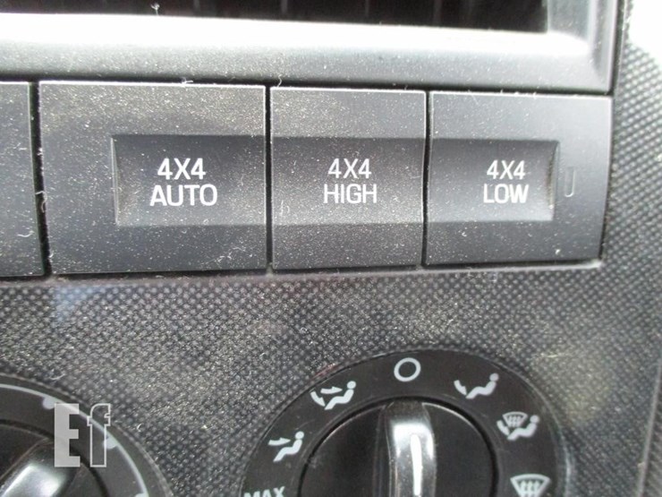 2010-ford-explorer-xlt-image-12