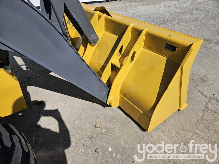 2013-deere-310k-image-38