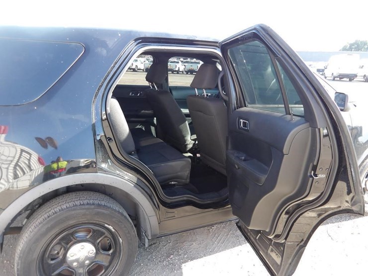 2018-ford-explorer-image-11