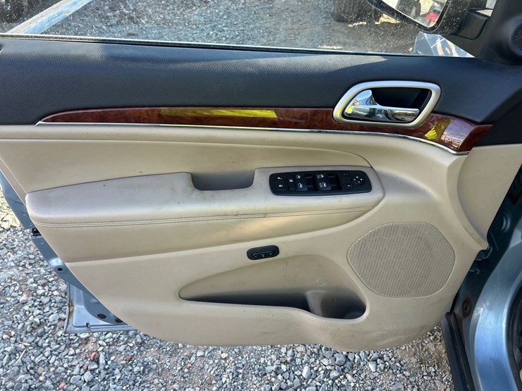 2012-jeep-grand-cherokee-image-43