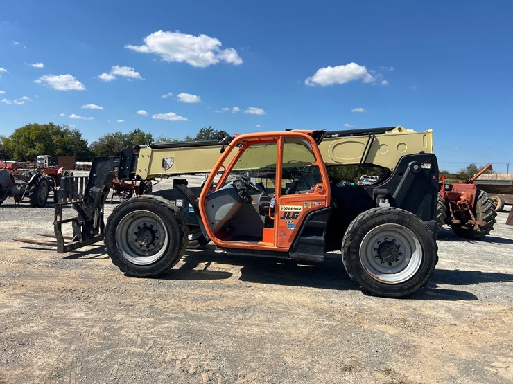 2018-jlg-742-image-3
