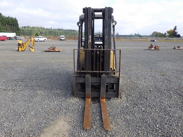 caterpillar-t70d-forklift-image-8