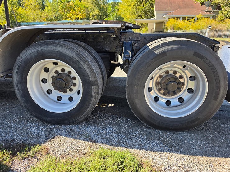 1999-peterbilt-379-image-91