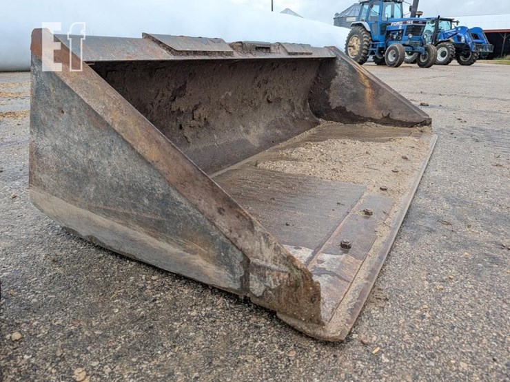 skid-steer-bucket-image-2