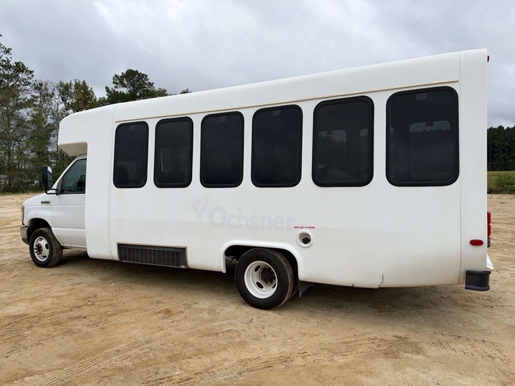 2014-ford-e450-image-2