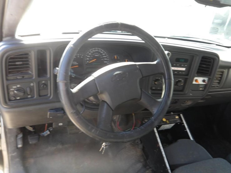2003-chevrolet-silverado-2500-image-21