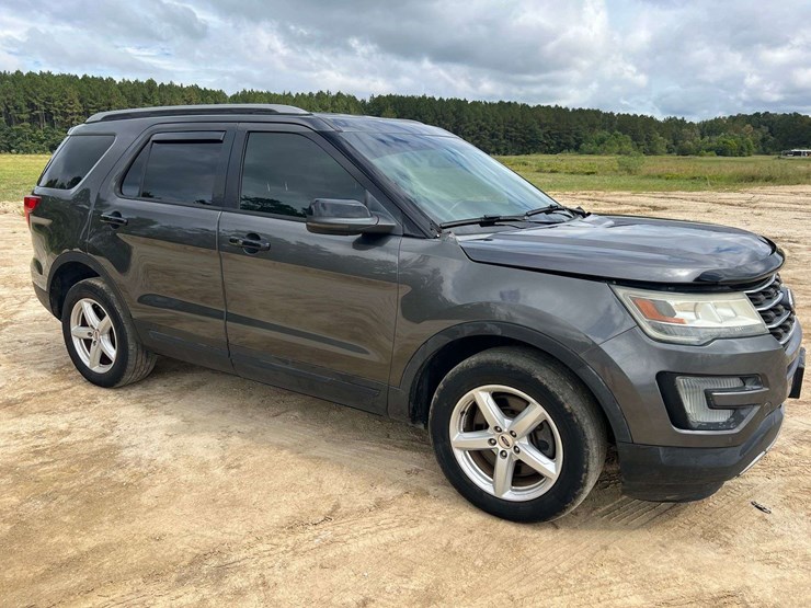 2016-ford-explorer-image-4