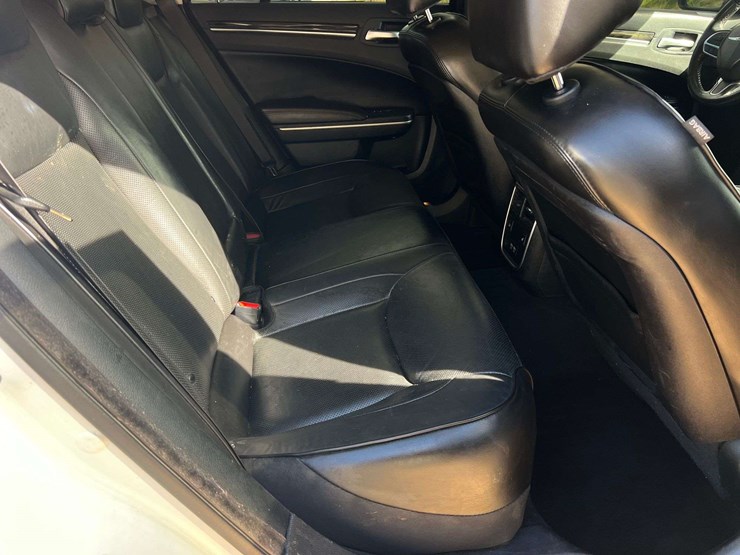 2020-chrysler-300-awd-3.6l-v6-sedan-(166,122-miles)-image-25