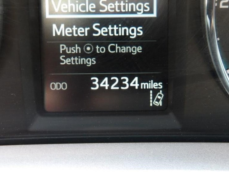 2017-toyota-rav4-xle-image-16