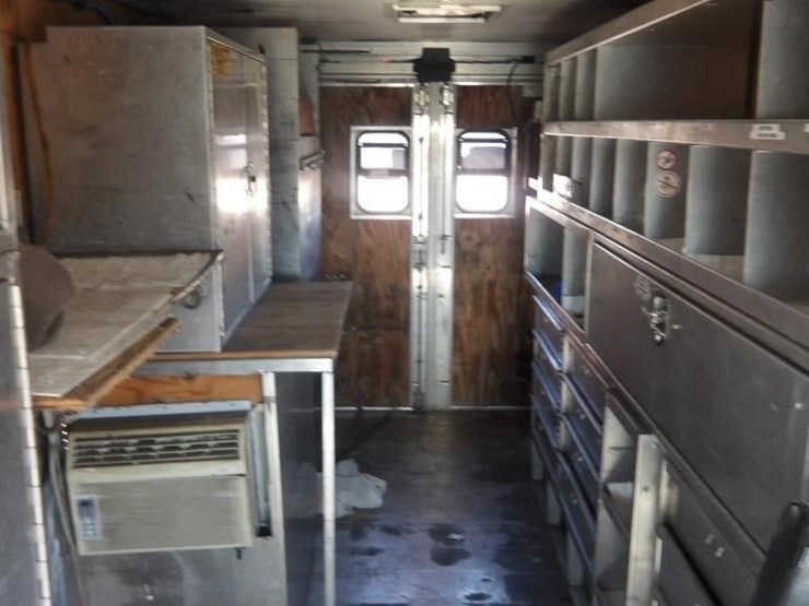 2002-workhorse-p42-image-25