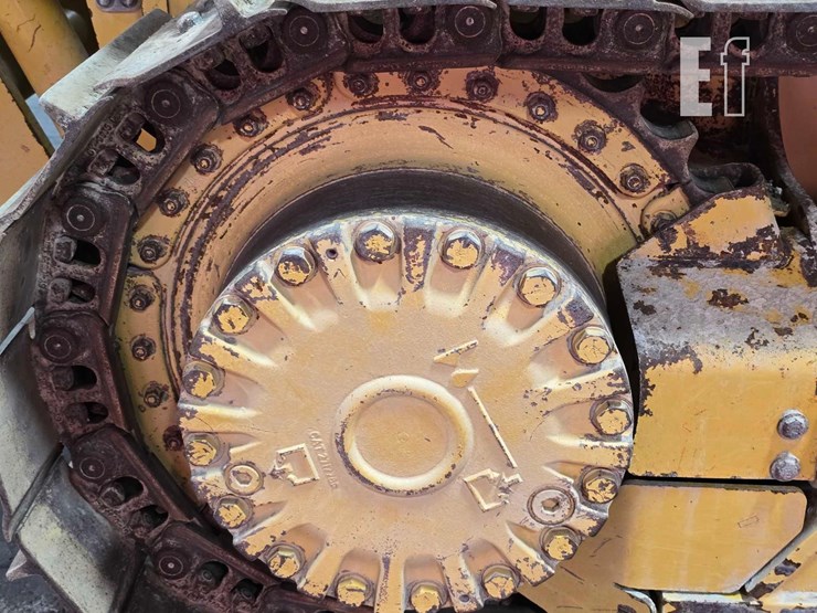 2022-caterpillar-d1-image-32