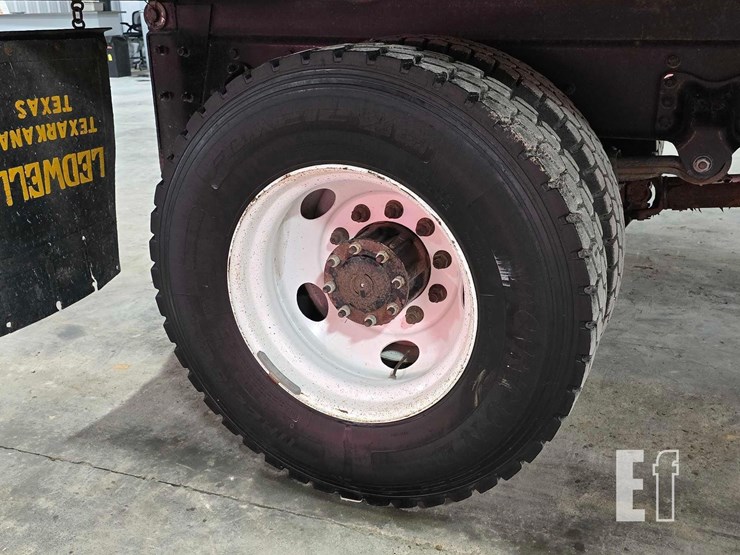 2016-freightliner-m2-106-image-24
