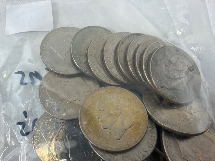 #40148-•-(50)-1970s-bicentennial-dollar-coins-image-17