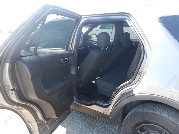 2018-ford-explorer-image-13