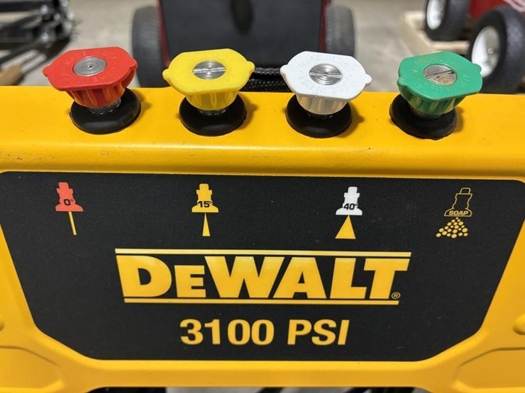 dewalt-3100-psi-pressure-washer-image-5