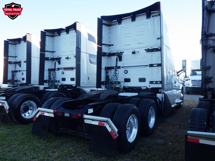 2025-volvo-vnl860-image-7