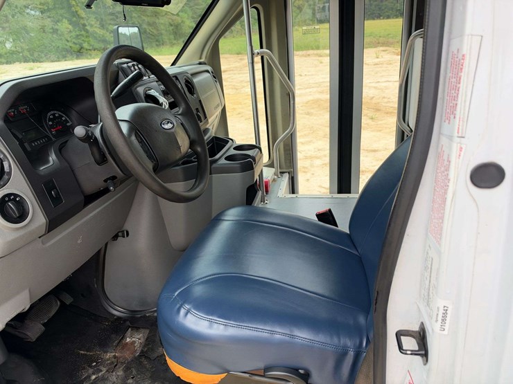 2017-ford-e450-image-10