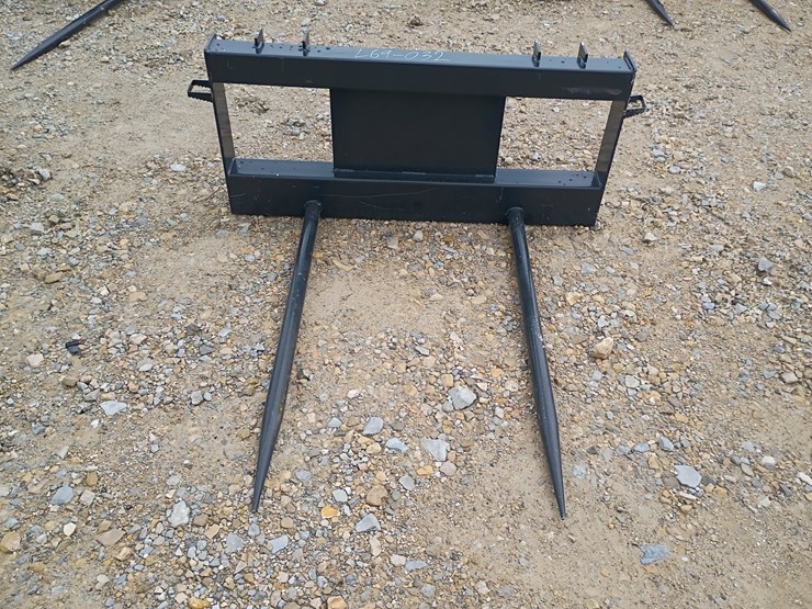#l69-032-•-jct-bale-spear-skid-steer-attachment-image-1