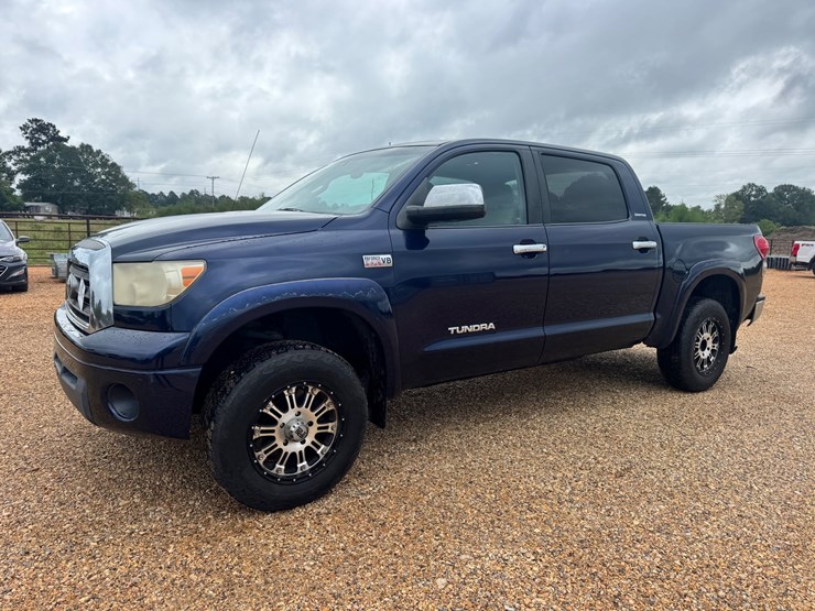 2008-toyota-tundra-image-1