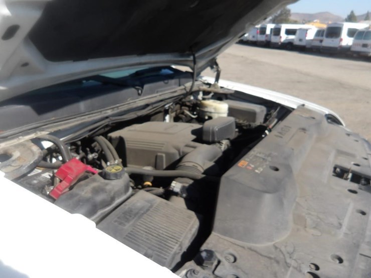 2013-chevrolet-2500-image-9