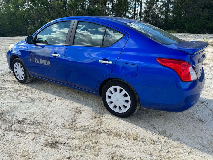 2013-nissan-versa-sv-4dr-sedan---140,734-miles-image-4