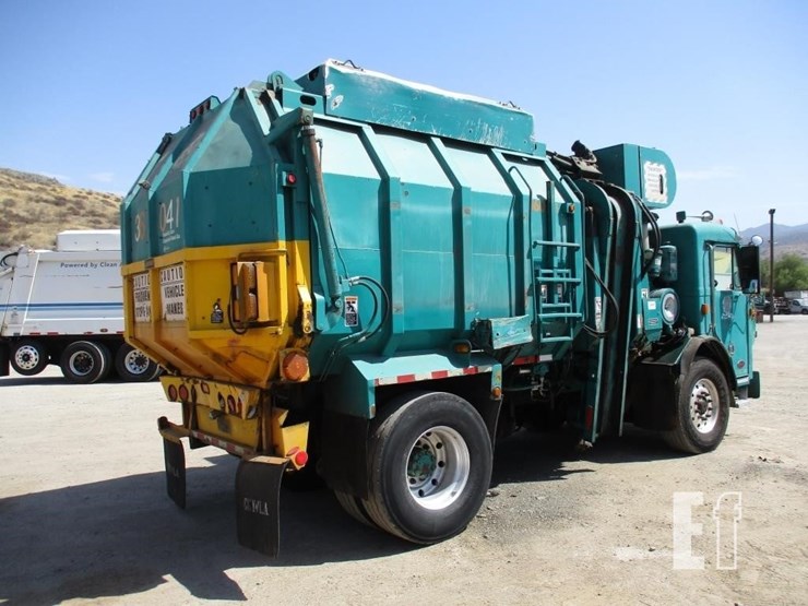 2009-peterbilt-320-image-4