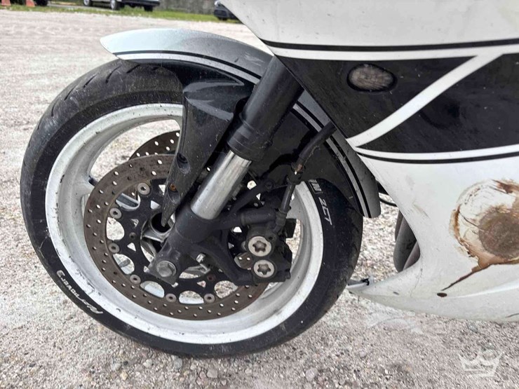2006-yamaha-yzf-r1-motorcycle-image-8