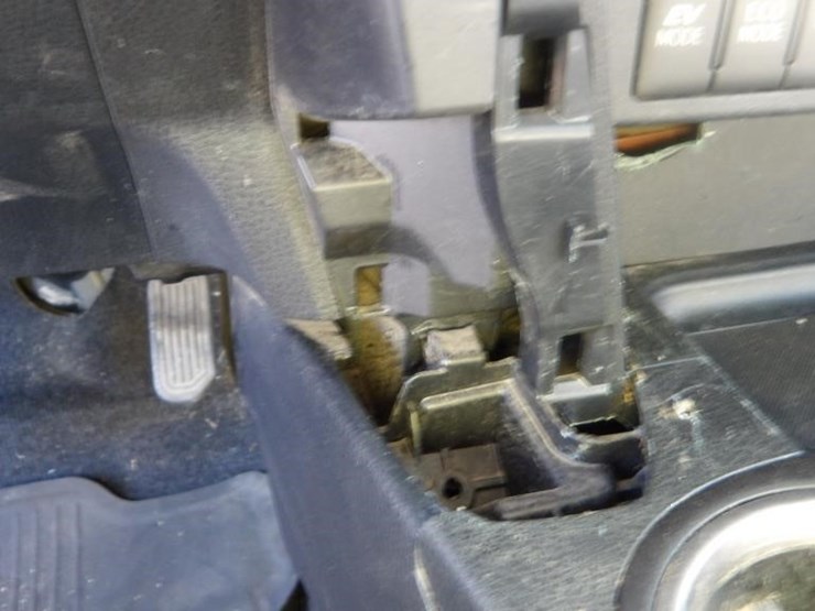 2016-toyota-rav4-xle-image-21