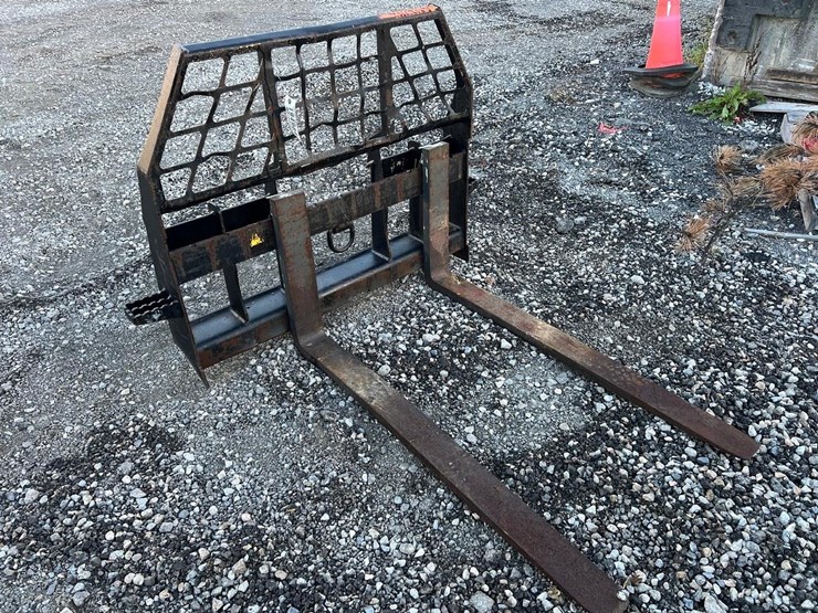 48”-skid-steer-pallet-forks-image-1
