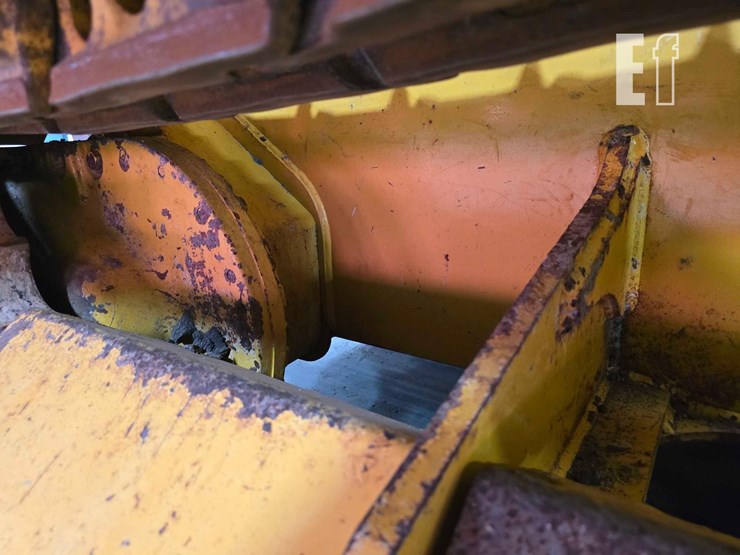 2022-deere-650k-lgp-image-34