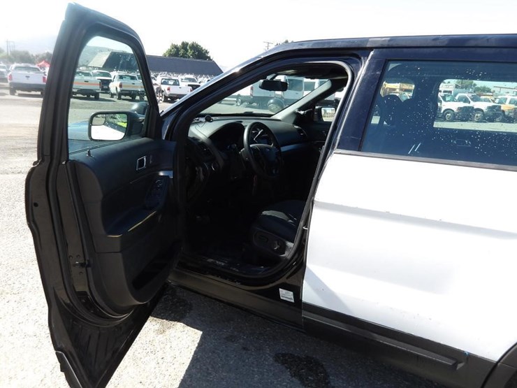 2019-ford-explorer-image-16