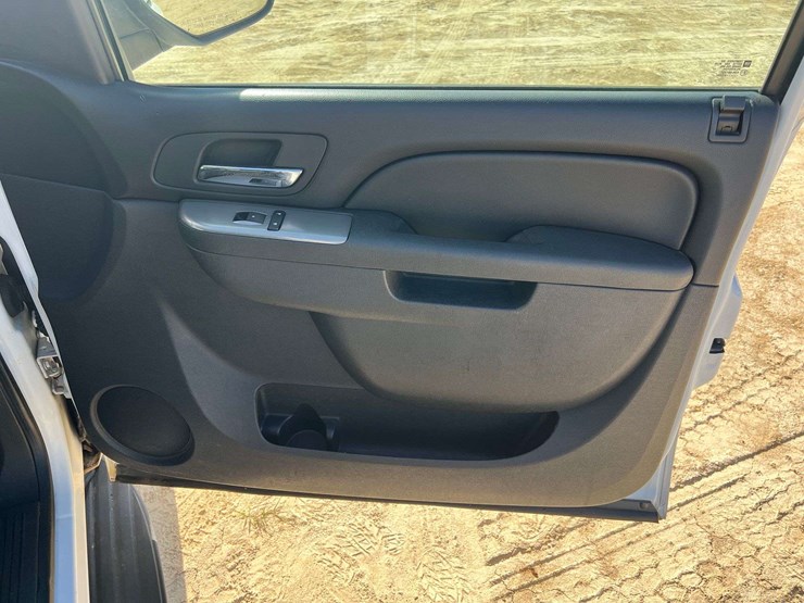 2012-chevrolet-tahoe-image-20