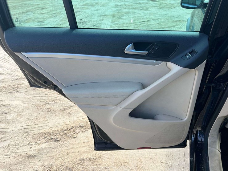 2016-volkswagen-tiguan-image-14