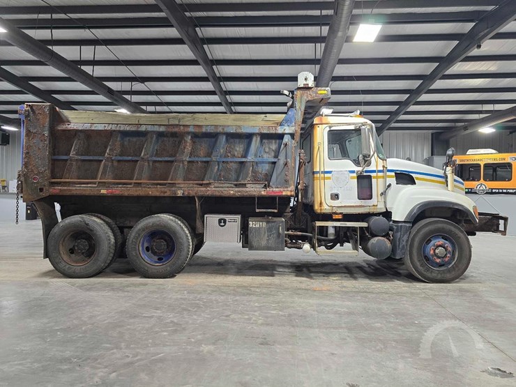 2005-mack-granite-cv713-image-6